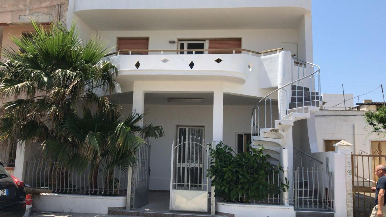 La Baia Apartments Torre Lapillo Exterior foto